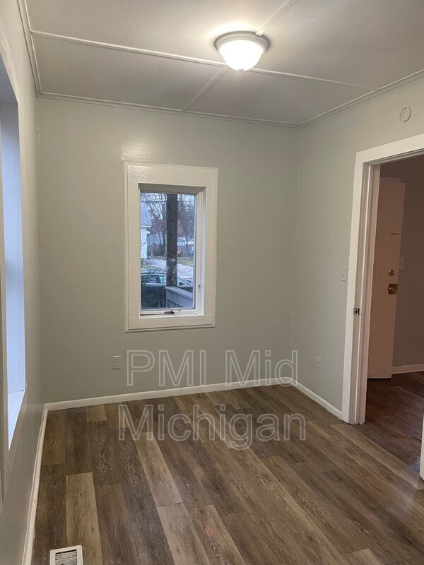 Building Photo - 1213 Lincoln