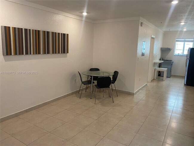 Building Photo - 1524 Lenox Ave.