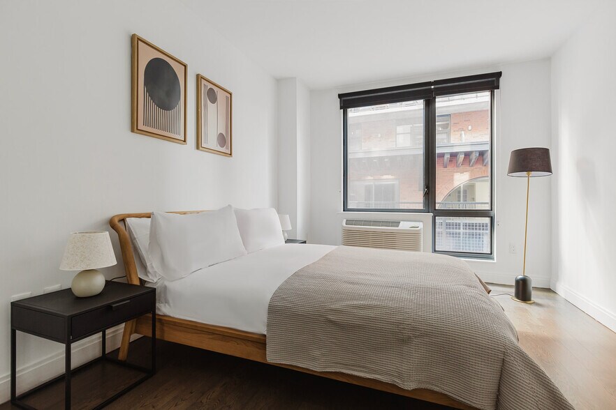 Building Photo - 148 1st St