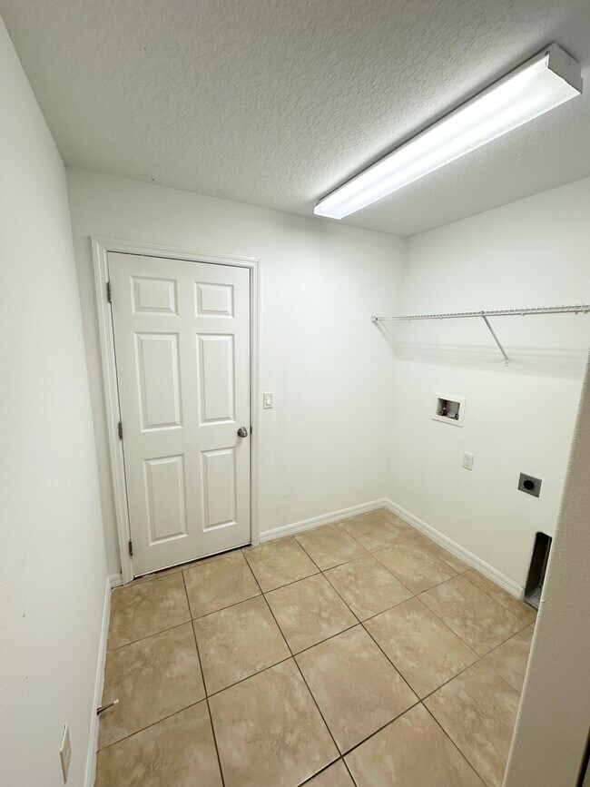 Building Photo - 29 Karat Path