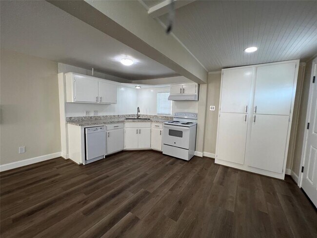 Building Photo - 414 Murex St