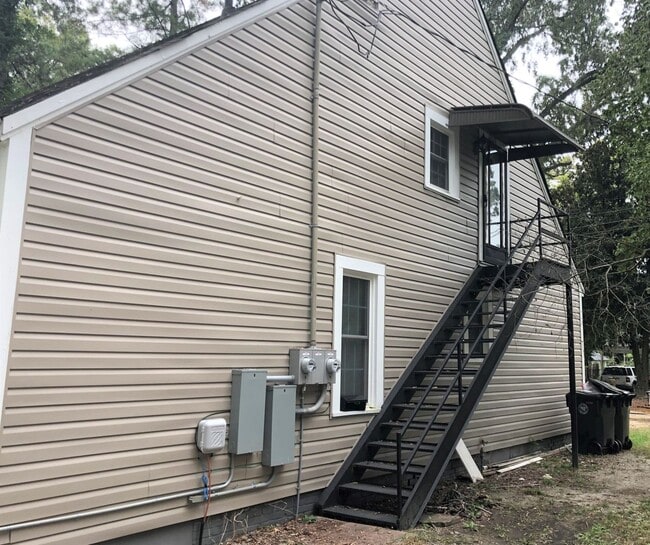 Building Photo - 1207 Maple St