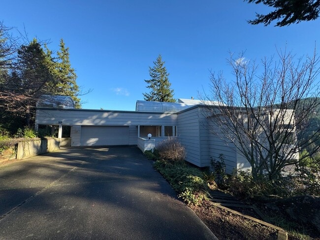 Building Photo - Breathtaking views of Chuckanut Bay!!