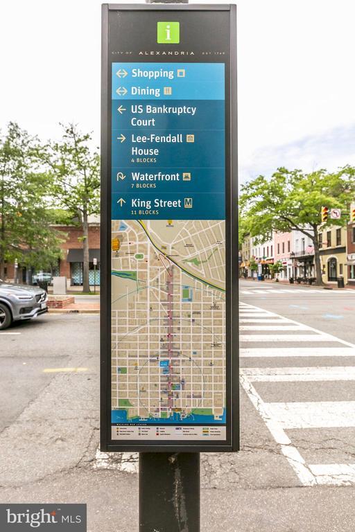 Building Photo - 718 Oronoco St