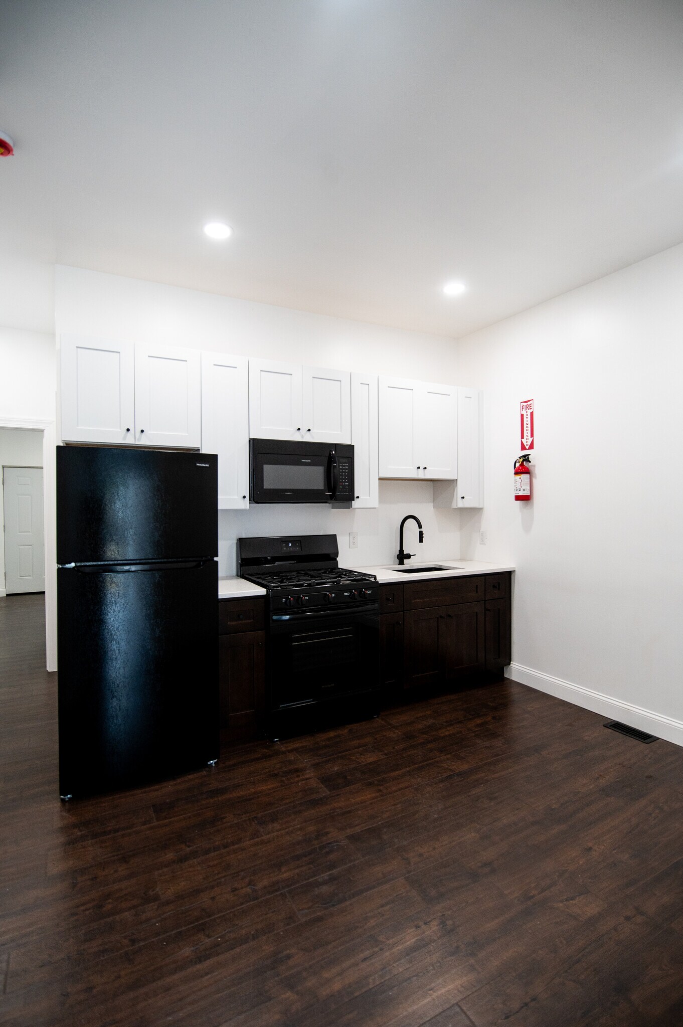 Kitchen/dining area - 516 S 8th St