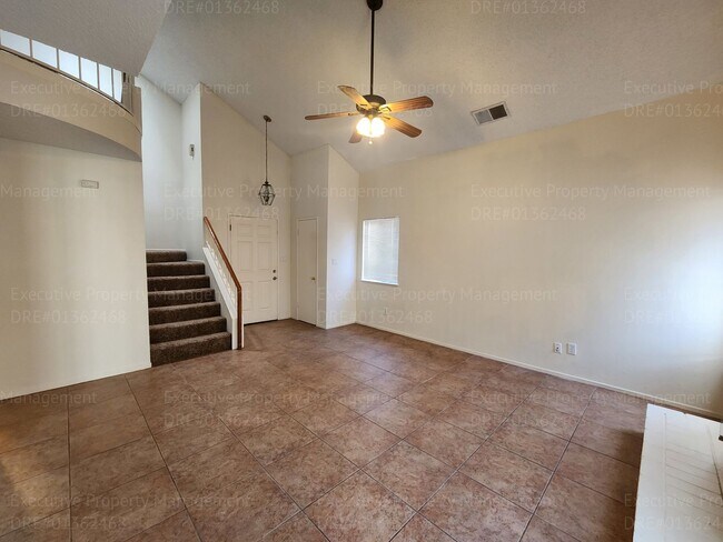 Building Photo - 3 bedroom/ 2.5 bathroom