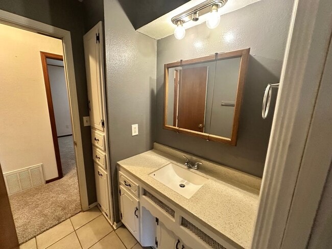 Building Photo - 3 Bed, 1 Bath Home for Rent – Del City