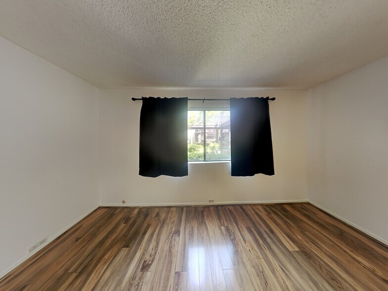 Building Photo - 639 Woodside Sierra