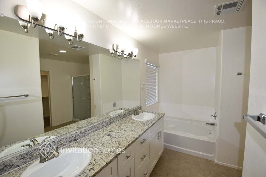 Building Photo - 1344 E Palomino Way