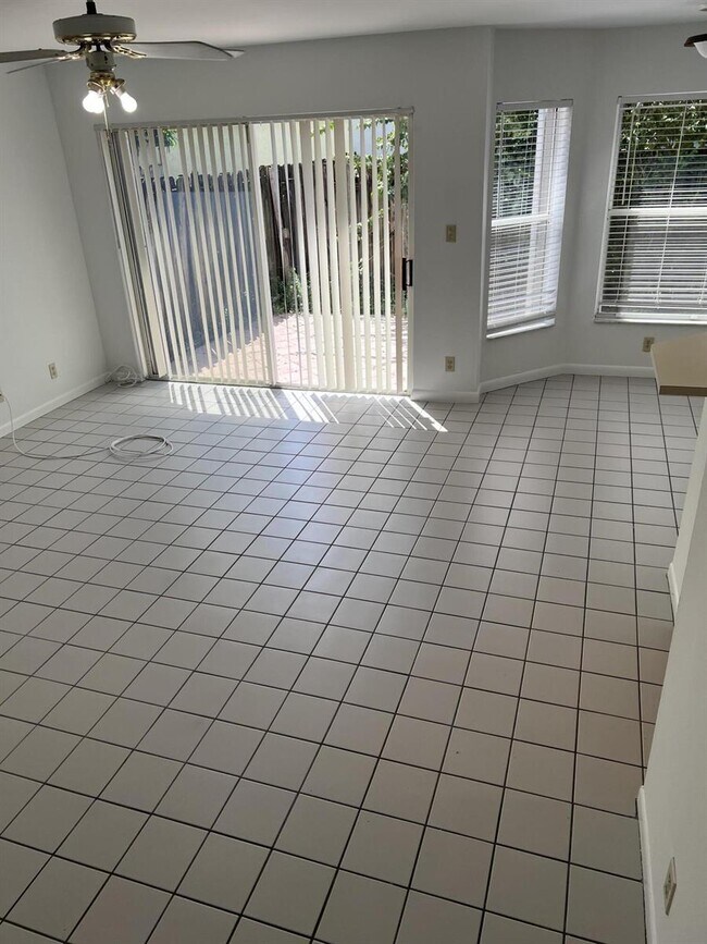 Building Photo - 9401 Aegean Dr