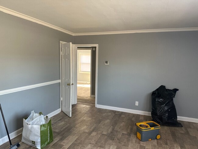 Building Photo - 2 bed 1 bath house in Richmond