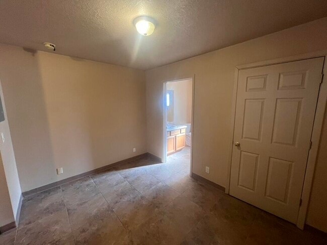 Building Photo - 502 U.S. Rte 66