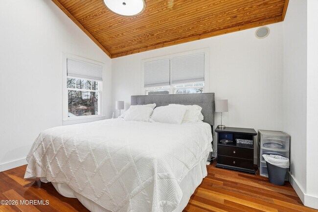 Building Photo - 505 Laurel Ave