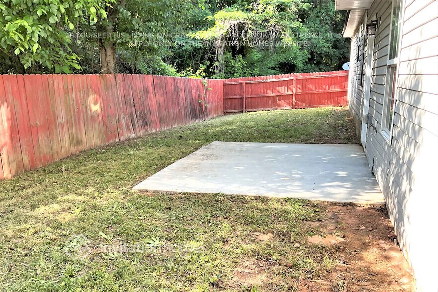Building Photo - 2201 Clayton Ridge