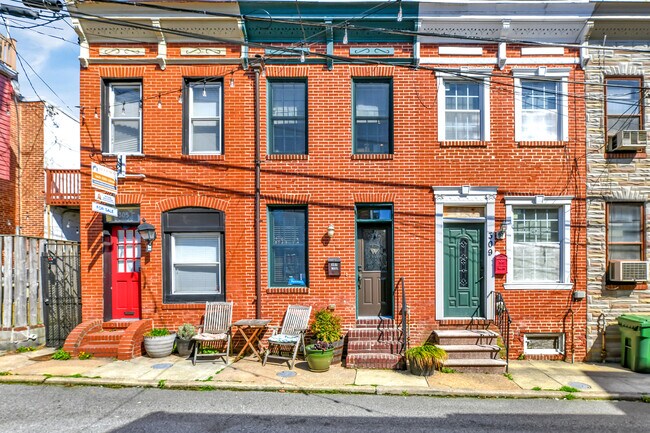 Building Photo - 307 S Chapel St