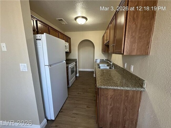 Building Photo - Adorable condo with great usage of space