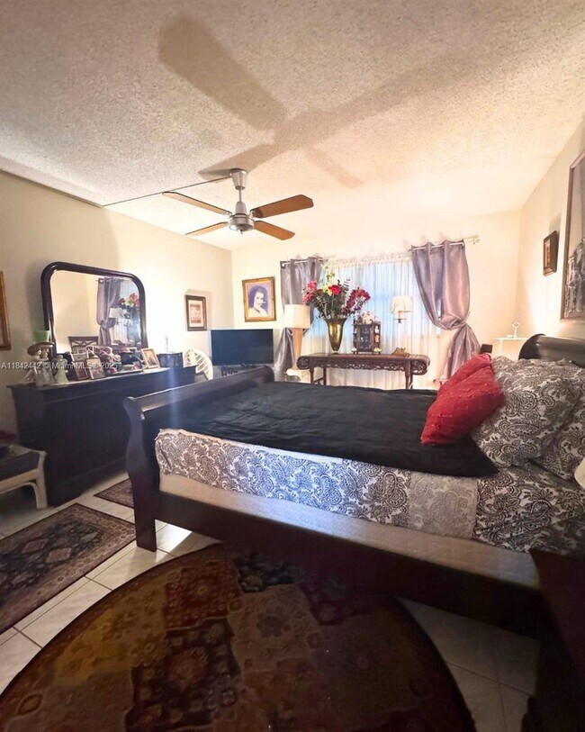 Building Photo - 7787 Golf Cir Dr