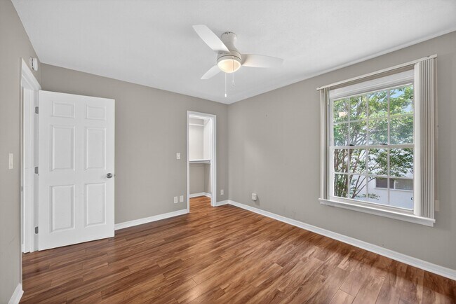 Building Photo - 83 Comares Ave