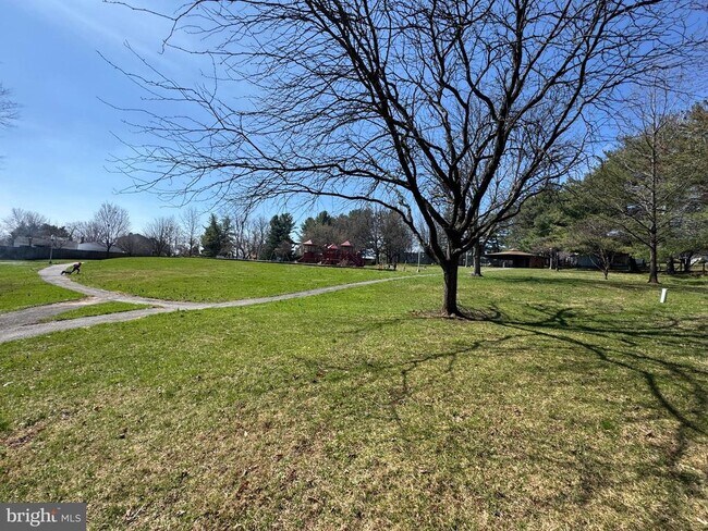 Building Photo - 267 Longford Ct