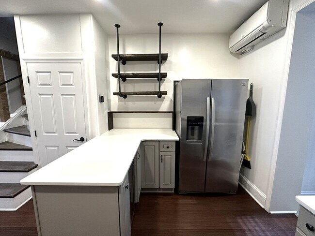 Building Photo - Stunning 4-Bedroom Townhome in the Heart of Fishtown! Available NOW!