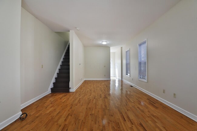 Building Photo - 127 E Hudson St