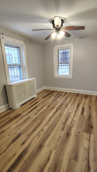 Building Photo - 523 W Nedro Ave