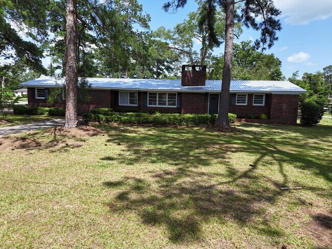 Building Photo - 1401 Magnolia St