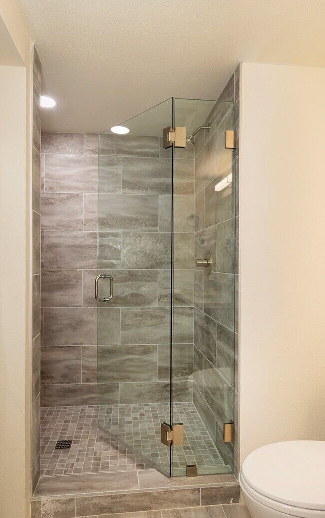 Building Photo - Ballard Gem! Updated Apartment w/ Parking, Bright Interiors & Steps to Dining + Parks