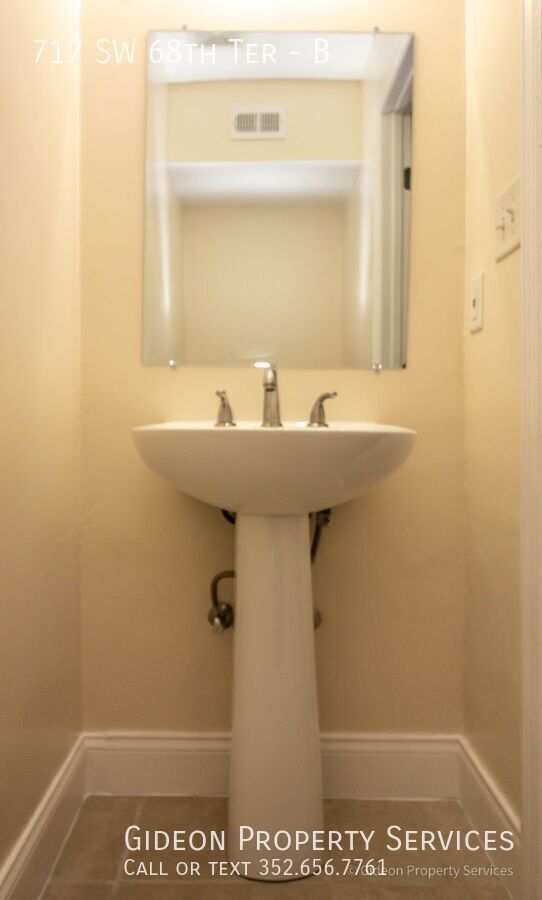 Building Photo - 717 SW 68th Terrace