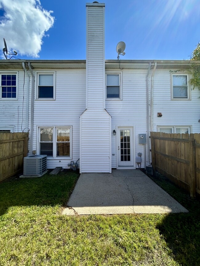 Building Photo - 1344 Hafford Rd