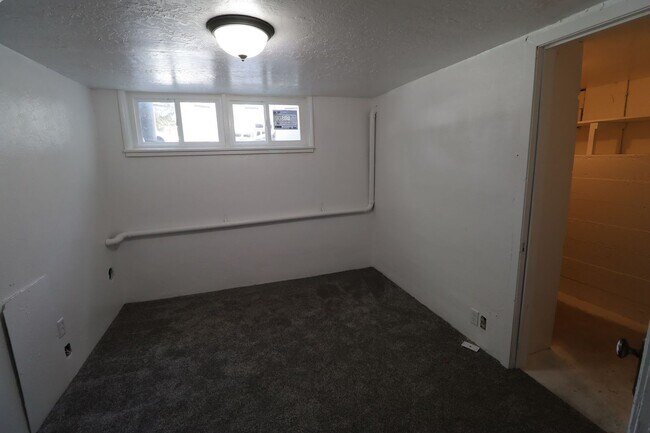Building Photo - Reduced price