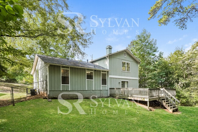 Building Photo - Spacious 3BR 2.5BA Home Awaits You!