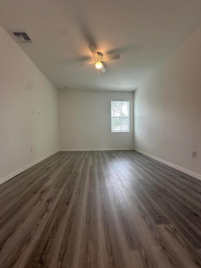 Building Photo - 466 Tobias St