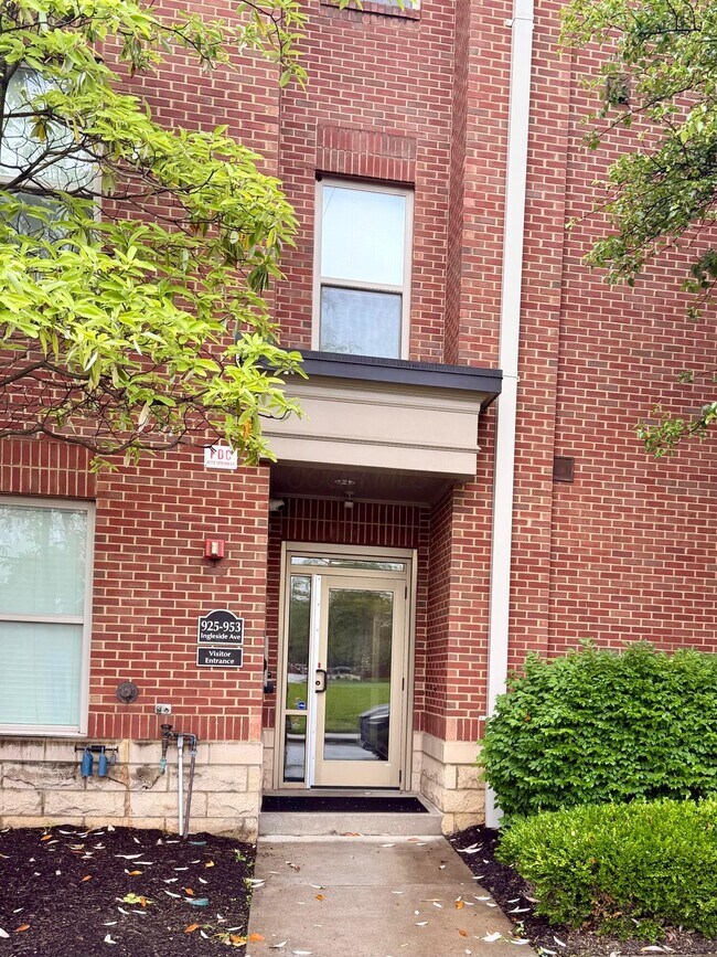 Building Photo - 953 Ingleside Ave
