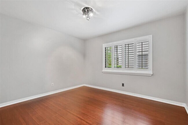 Building Photo - 1094 Azalea Ln