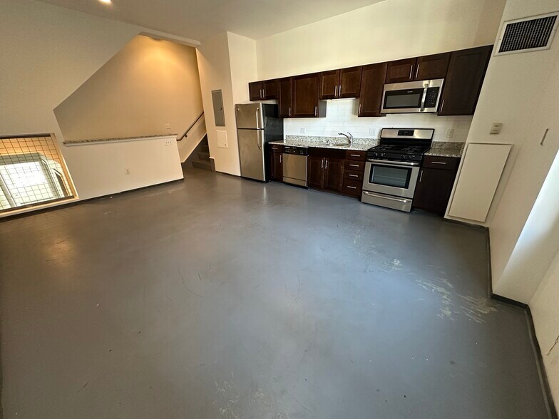Building Photo - 379 Harrison Ave