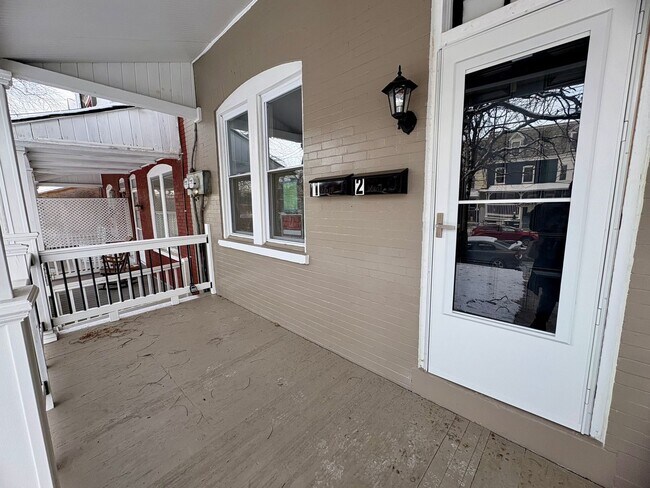 Building Photo - 320 S Ann St