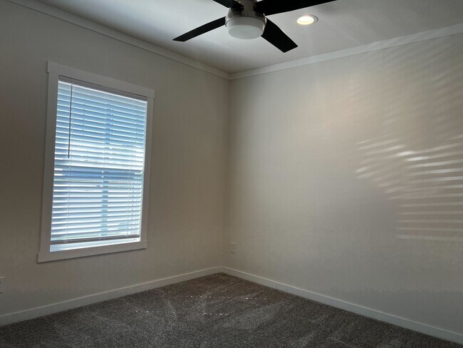 Building Photo - 100 Biloxi Ct