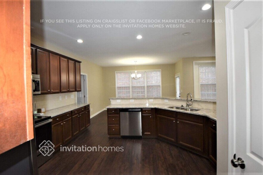 Building Photo - 12231 Fullerton Ct