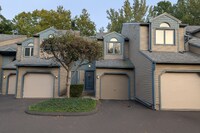 Building Photo - 15 Perry Ave