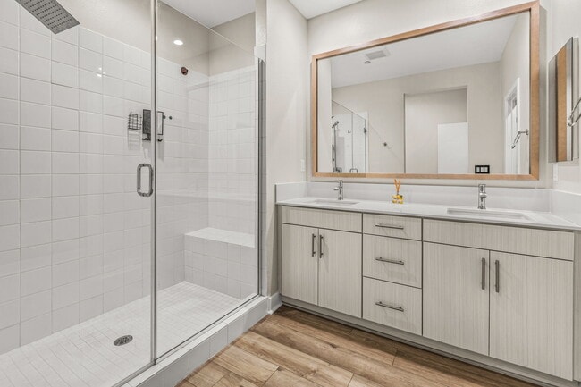 Building Photo - 7631 University Ave