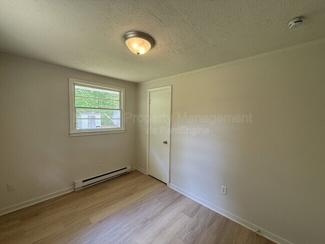 Building Photo - 7258 Twin Cedars Dr