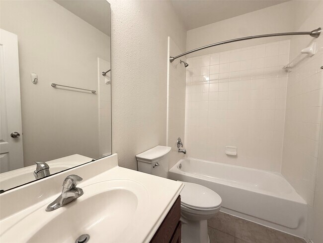 Building Photo - 24810 Lazy Tee Ln