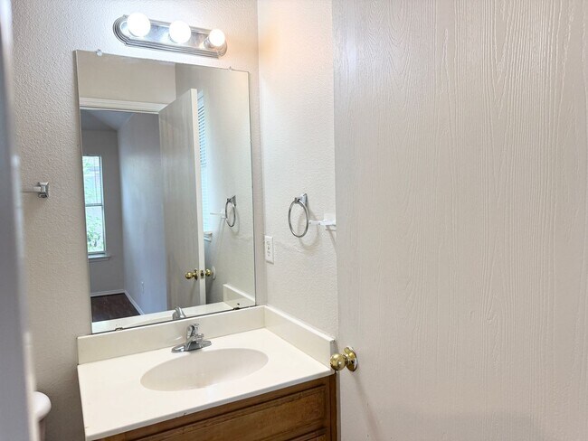 Building Photo - 129 Stewart Bend Ct