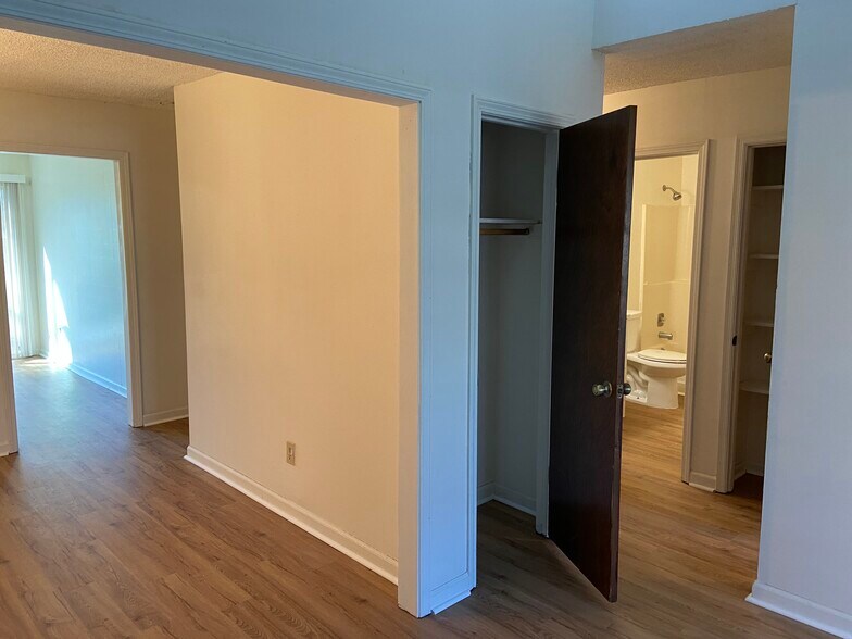 Apt 2 - 5010 Hawthorne Ct
