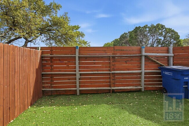 Building Photo - 1308 Southport Dr