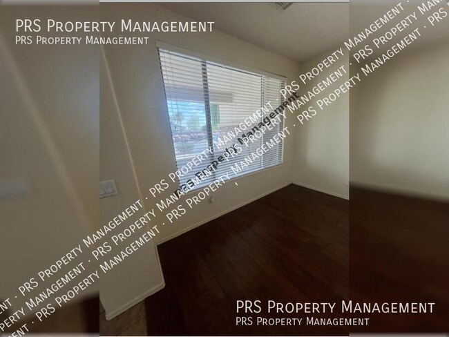 Building Photo - 576 E Julian Dr
