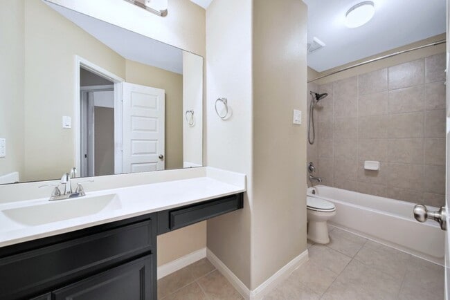 Building Photo - 3007 Rocky Point Dr
