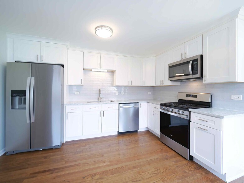 All stainless appliances / quartz counters - 10107 Lawrence Ct