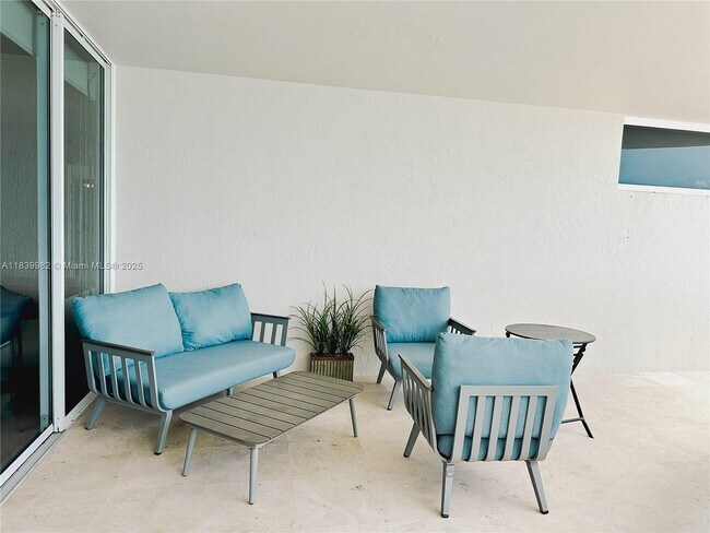 Building Photo - 17555 Collins Ave
